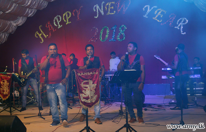 Kilinochchi Troops Enjoy in Year’s End Musical Show