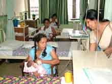 Patients at Colombo Army hospital receive new year gifts from commander