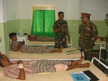 Commander Lt. Gen Kottegoda talks to his men in Jaffna 